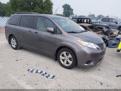 5TDKZ3DC2HS****** 2017 Toyota Sienna