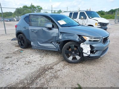 YV4162UK6N2****** 2022 Volvo XC40