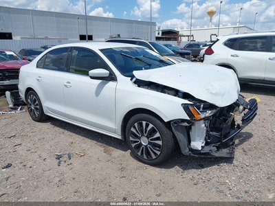 3VW2B7AJ1HM****** 2017 Volkswagen Jetta