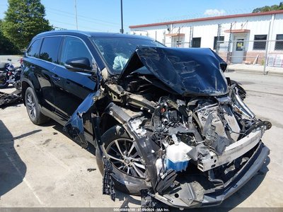 5TDJZRFH7KS****** 2019 Toyota Highlander