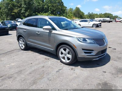 5LMCJ1C94HU****** 2017 Lincoln MKC