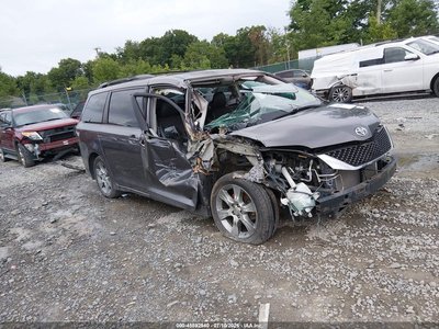 5TDXK3DC8CS****** 2012 Toyota Sienna