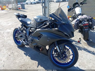 JYARM38E6PA****** 2023 Yamaha R7