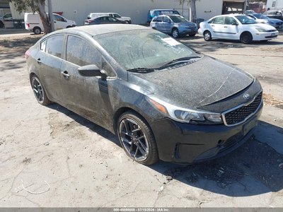 3KPFK4A79HE****** 2017 Kia Forte
