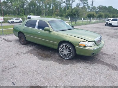 2003 Lincoln Town Car