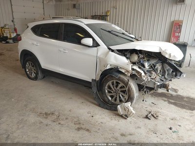 KM8J3CA4XGU****** 2016 Hyundai Tucson