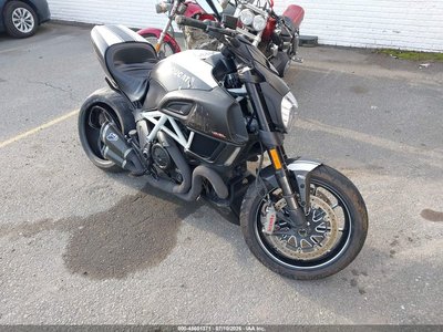 ZDM13BSW9FB****** 2015 Ducati Diavel
