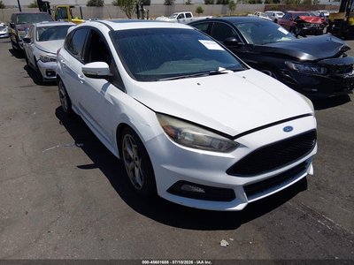 1FADP3L99GL****** 2016 Ford Focus