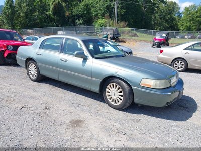 1LNHM81W84Y****** 2004 Lincoln Town Car
