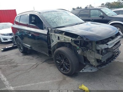 JA4AD3A3XJZ****** 2018 Mitsubishi Outlander