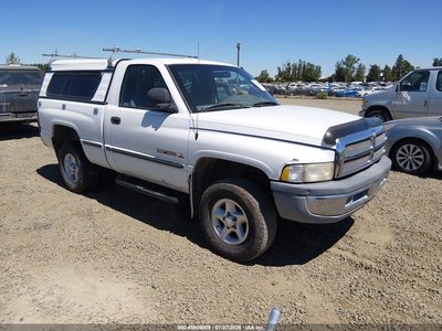 1B7HF16Y3XS****** Salvamento y Destrozados 1999 Dodge Ram 1500 en Eugene AUX Lot