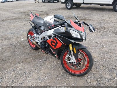 ZD4KEU002JS****** 2018 Aprilia RSV4