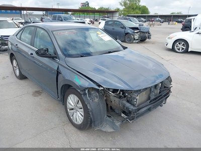 3VWCB7BU6KM****** 2019 Volkswagen Jetta