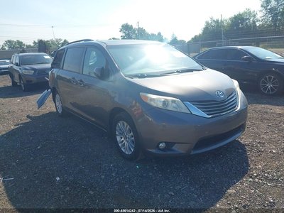 5TDYK3DC4BS****** 2011 Toyota Sienna