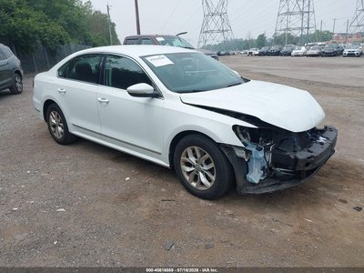 1VWAT7A31GC****** 2016 Volkswagen Passat