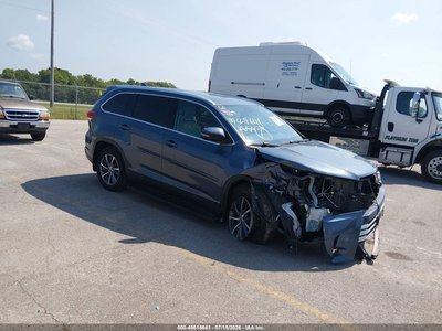 5TDJZRFH5KS****** 2019 Toyota Highlander