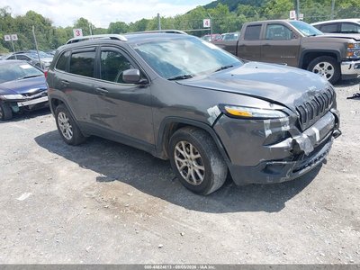 1C4PJMCS2HW****** 2017 Jeep Cherokee