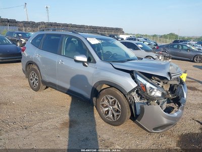 JF2SKAGCXKH****** 2019 Subaru Forester