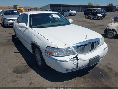 1LNHM81W95Y****** 2005 Lincoln Town Car