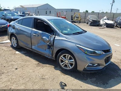 1G1BE5SM0J7****** 2018 Chevrolet Cruze