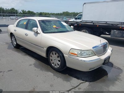 2003 Lincoln Town Car