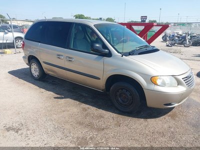 1C8GJ45332B****** 2002 Chrysler Voyager