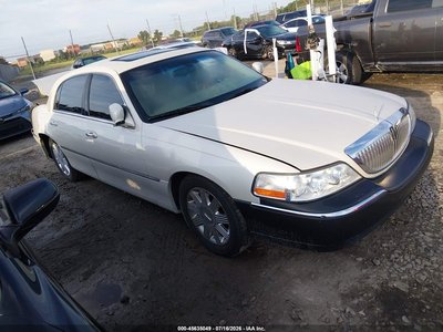 1LNHM83W54Y****** 2004 Lincoln Town Car