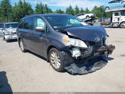 5TDJZ3DCXHS****** 2017 Toyota Sienna
