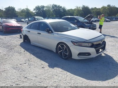1HGCV1F33JA****** 2018 Honda Accord