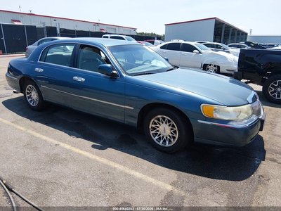 2002 Lincoln Town Car