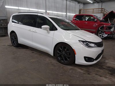 2C4RC1GGXJR****** 2018 Chrysler Pacifica