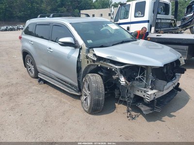 5TDJZRFH9HS****** 2017 Toyota Highlander
