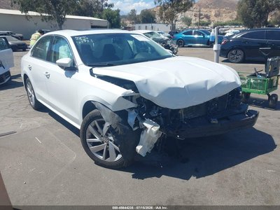 1VWBA7A37JC****** 2018 Volkswagen Passat