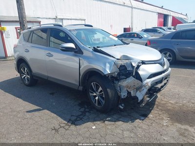 2T3RFREV5JW****** 2018 Toyota RAV4