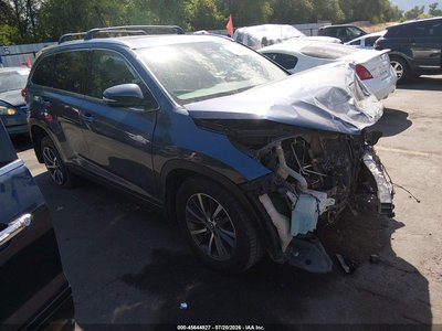 5TDJZRFHXHS****** 2017 Toyota Highlander