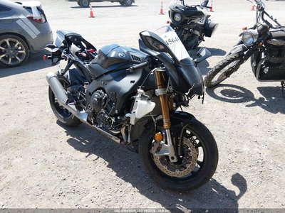 2025 Yamaha YZF-R1