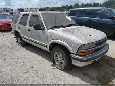 1GNDT13W7WK****** 1998 Chevrolet Blazer