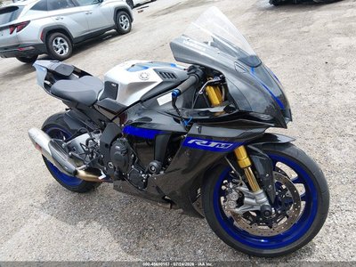 2022 Yamaha Yzfr1m