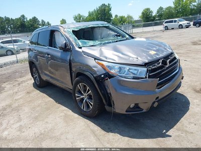 5TDJKRFH4GS****** 2016 Toyota Highlander