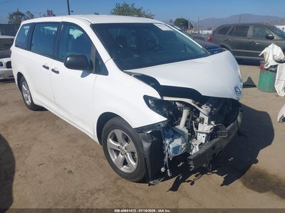 5TDZK3DC9FS****** 2015 Toyota Sienna