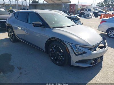 5XYC34JA8SG****** 2025 Kia EV6