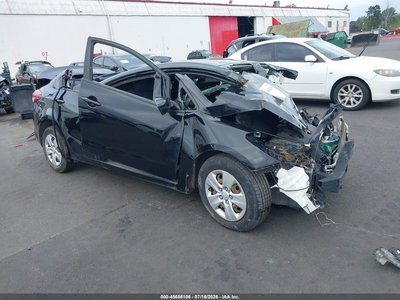 3KPFK4A71HE****** 2017 Kia Forte