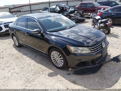 1VWBT7A3XHC****** 2017 Volkswagen Passat