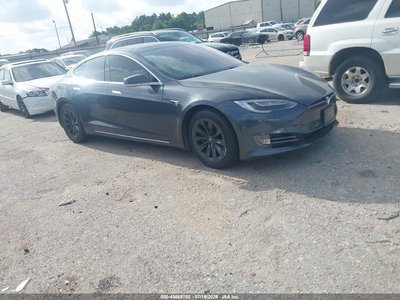 5YJSA1E29JF****** 2018 Tesla Model S