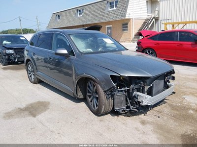 WA1LAAF79HD****** 2017 Audi Q7