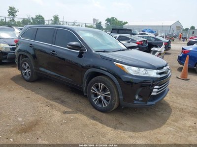 5TDBZRFH3HS****** 2017 Toyota Highlander