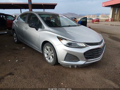 3G1BE6SM0KS****** 2019 Chevrolet Cruze