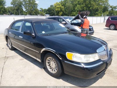 1LNFM82W9WY****** 1998 Lincoln Town Car