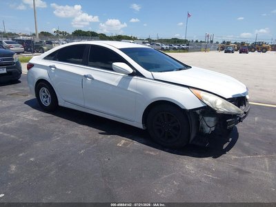 5NPEC4AB0CH****** Salvamento y Destrozados 2012 Hyundai Sonata en Miami North