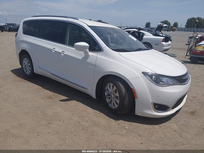 2C4RC1BG6JR****** 2018 Chrysler Pacifica